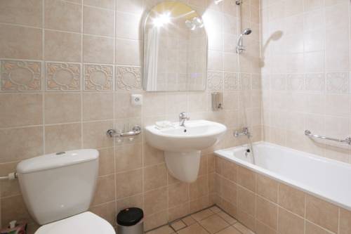 Imagen de la habitación del Hotel City Lounge Crown. Foto 7