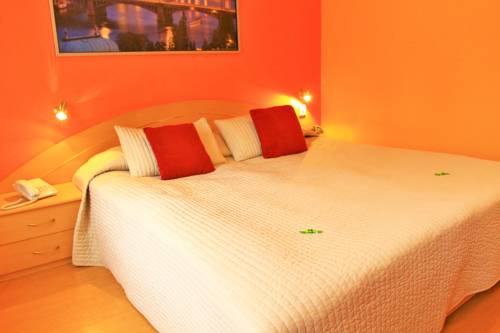 Imagen de la habitación del Hotel City Lounge Crown. Foto 9