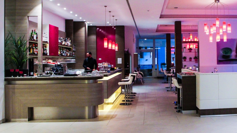 Imagen del bar/restaurante del Hotel City Merano. Foto 7