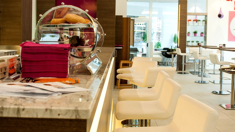 Imagen del bar/restaurante del Hotel City Merano. Foto 8