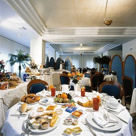 Imagen del bar/restaurante del Hotel City, Montesilvano. Foto 2