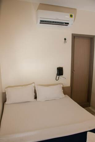 Imagen de la habitación del Hotel City, Mumbai. Foto 18