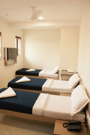 Imagen de la habitación del Hotel City, Mumbai. Foto 20