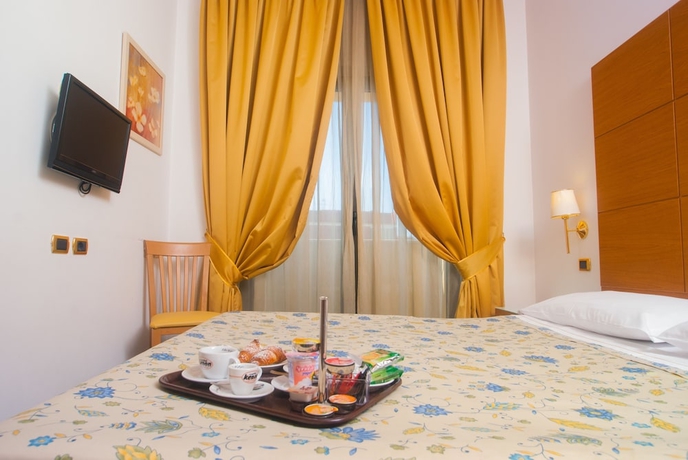 Imagen de la habitación del Hotel City, Nápoles. Foto 13