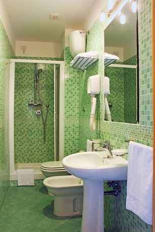 Imagen de la habitación del Hotel City, Nápoles. Foto 15