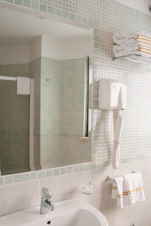 Imagen de la habitación del Hotel City, Nápoles. Foto 16