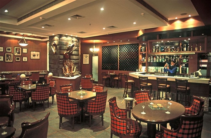 Imagen del bar/restaurante del Hotel City Park, Nueva Delhi. Foto 4