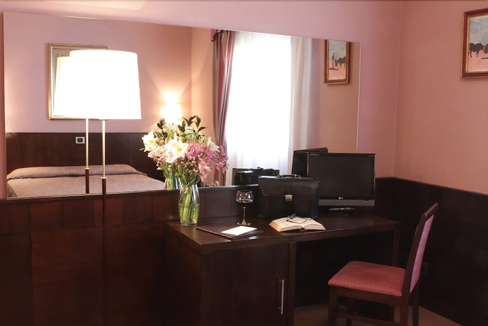 Imagen de la habitación del Hotel City, Piacenza. Foto 8