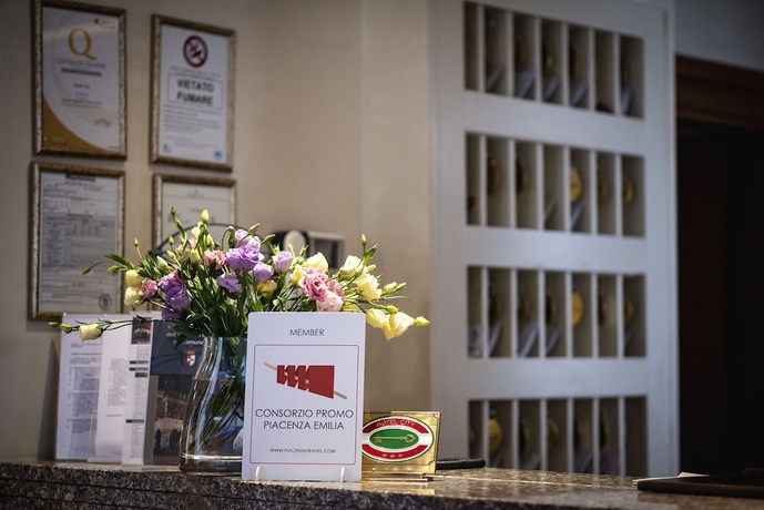 Imagen de los interiores del Hotel City, Piacenza. Foto 15