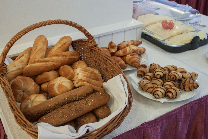 Imagen del bar/restaurante del Hotel City Pilvax. Foto 3