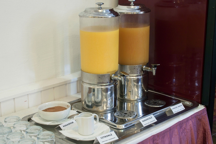 Imagen del bar/restaurante del Hotel City Pilvax. Foto 8