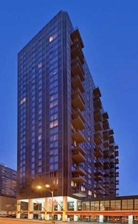 Imagen de los exteriores del Hotel City Place St. Louis - Downtown. Foto 7