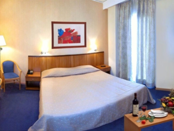 Imagen general del Hotel City Plaza, Atenas. Foto 8