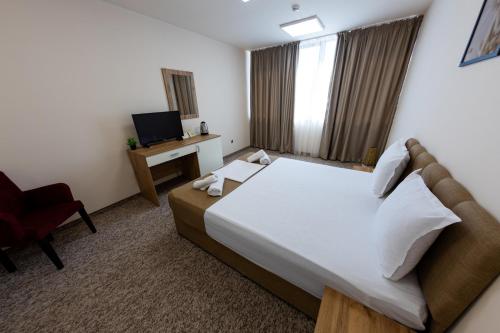 Imagen general del Hotel City Plaza, Botevgrad. Foto 9