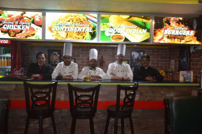 Imagen del bar/restaurante del Hotel City Plaza, Dharamsala. Foto 5