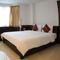 Imagen de la habitación del Hotel City Plaza Nana. Foto 2