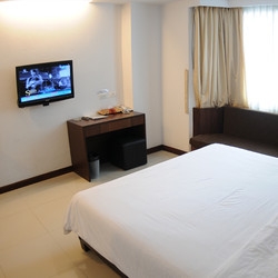 Imagen de la habitación del Hotel City Plaza Nana. Foto 3