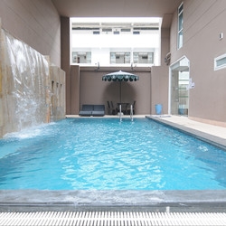 Imagen de la piscina del Hotel City Plaza Nana. Foto 5