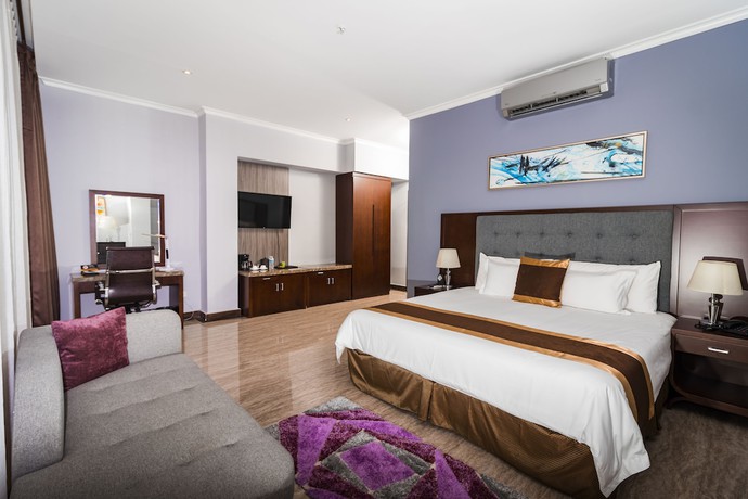 Imagen de la habitación del Hotel City Plaza and Suites. Foto 13