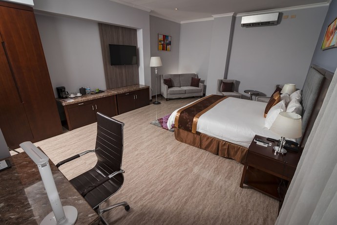 Imagen de la habitación del Hotel City Plaza and Suites. Foto 16