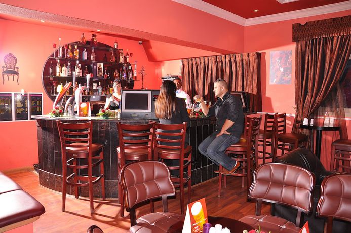 Imagen del bar/restaurante del Hotel City, RAS AL KHAIMAH. Foto 5