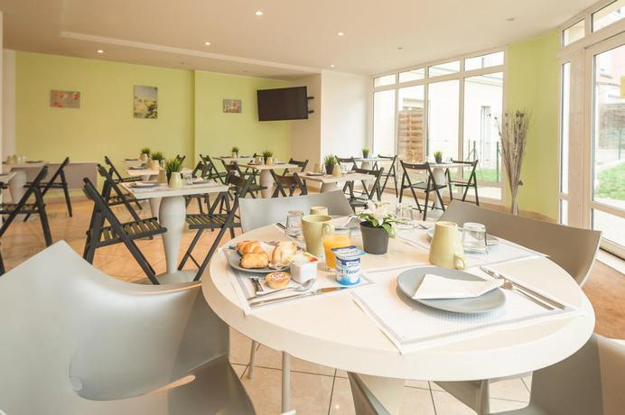 Imagen del bar/restaurante del Hotel City Résidence Marne la Vallée - Bry sur Marne. Foto 2