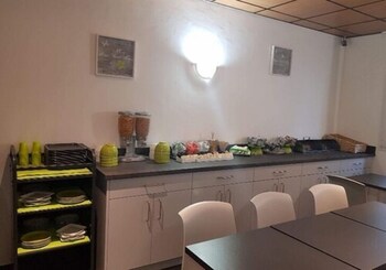 Imagen del bar/restaurante del Hotel City Residence Access Strasbourg. Foto 2