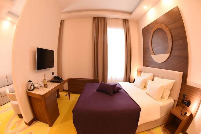 Imagen de la habitación del Hotel City Savoy. Foto 5
