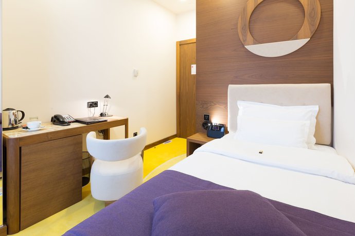 Imagen de la habitación del Hotel City Savoy. Foto 6