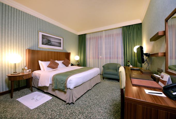 Imagen de la habitación del Hotel City Seasons Al Hamra. Foto 13