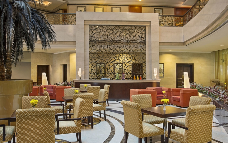 Imagen del bar/restaurante del Hotel City Seasons Dubai Airport. Foto 1