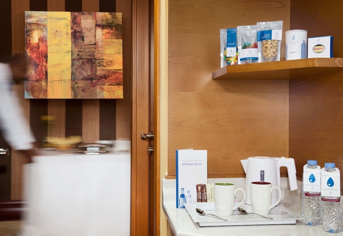 Imagen de la habitación del Hotel City Seasons Towers. Foto 6