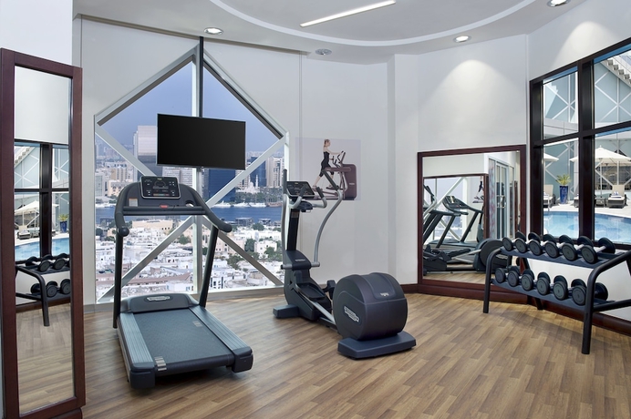 Imagen de la piscina del Hotel City Seasons Towers. Foto 19