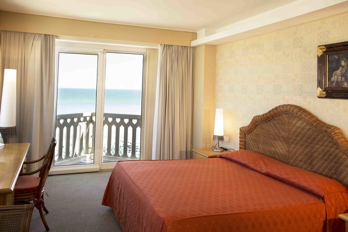 Imagen de la habitación del Hotel City, Senigallia. Foto 8