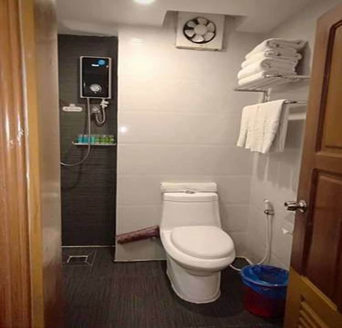 Imagen de la habitación del Hotel City Star. Foto 17