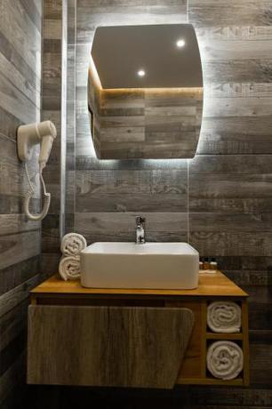 Imagen general del Hotel City Star, Pristina. Foto 11