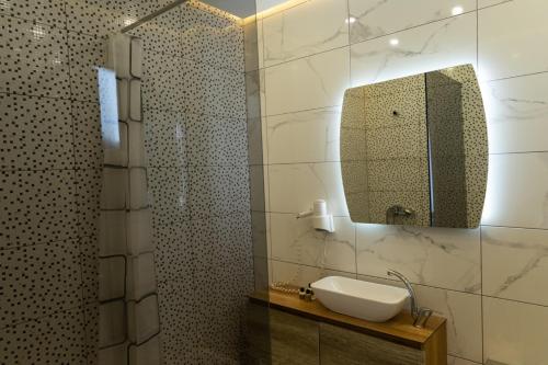 Imagen de la habitación del Hotel City Star, Pristina. Foto 18