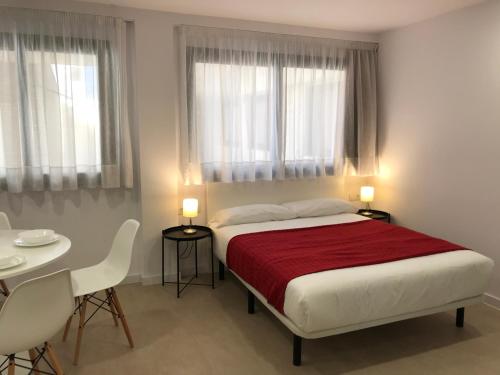 Imagen de la habitación del Hotel City Suites Marina. Foto 2