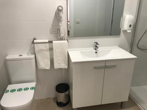 Imagen de la habitación del Hotel City Suites Marina. Foto 7