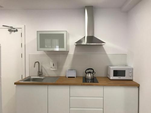 Imagen de la habitación del Hotel City Suites Marina. Foto 8