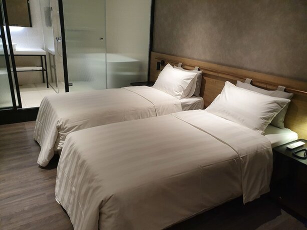Imagen de la habitación del Hotel City Suites Taoyuan Station. Foto 13