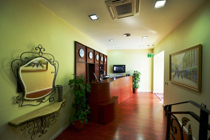 Imagen de los interiores del Hotel City Tirana. Foto 16