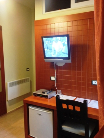 Imagen de la habitación del Hotel City Tirana. Foto 14