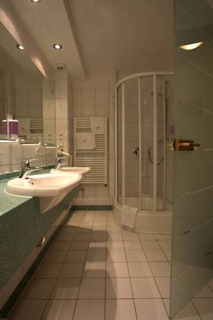 Imagen de la habitación del Hotel City Valois. Foto 8