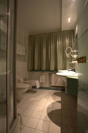 Imagen de la habitación del Hotel City Valois. Foto 10