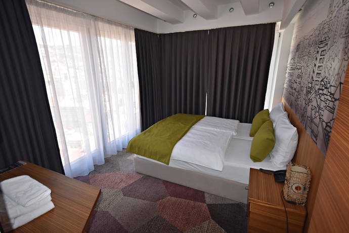 Imagen de la habitación del Hotel City View Deluxe. Foto 8