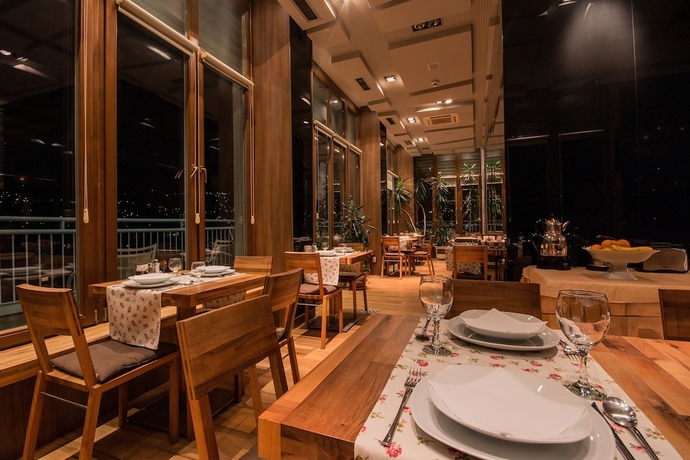 Imagen del bar/restaurante del Hotel City View Deluxe. Foto 2