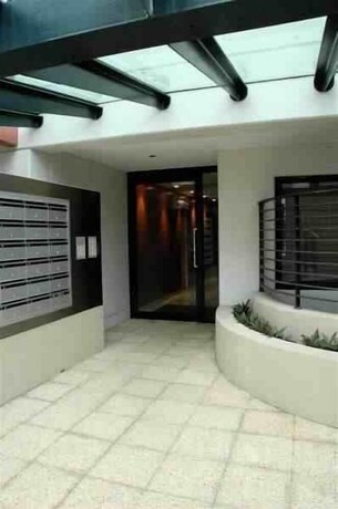 Imagen de los interiores del Hotel City West Accommodation. Foto 33