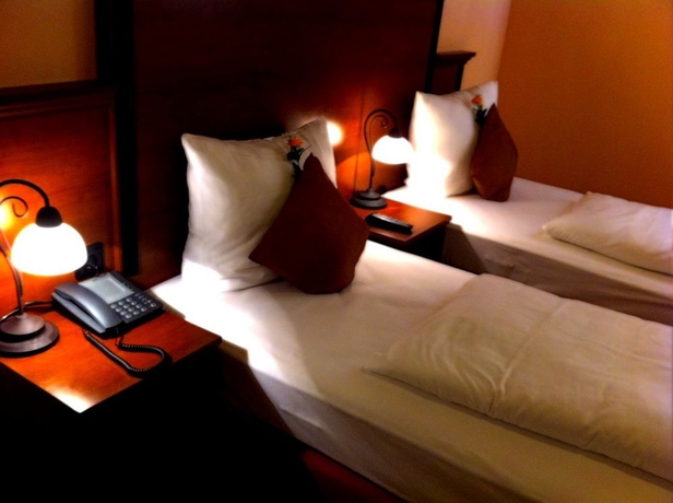 Imagen de la habitación del Hotel City West. Foto 7