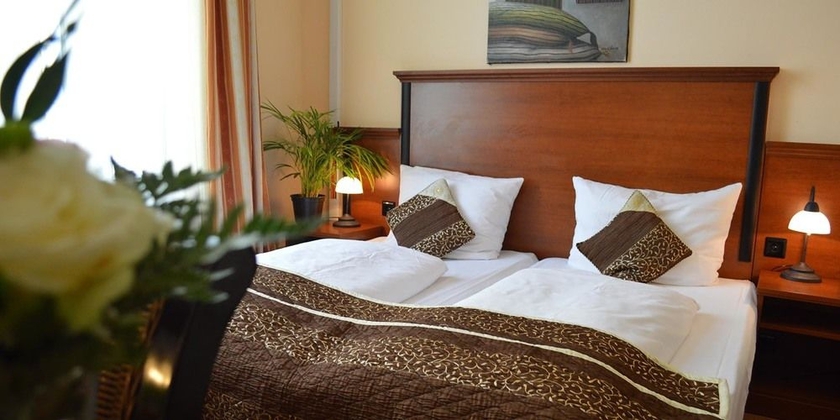 Imagen de la habitación del Hotel City West. Foto 10